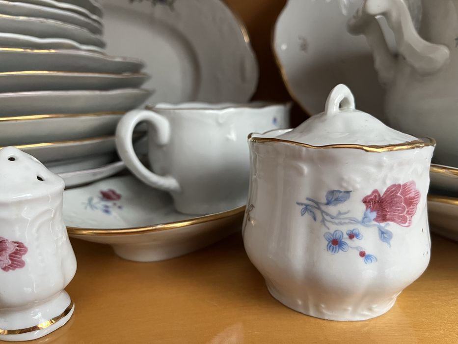 Продаю сервиз столовый на 6 персон