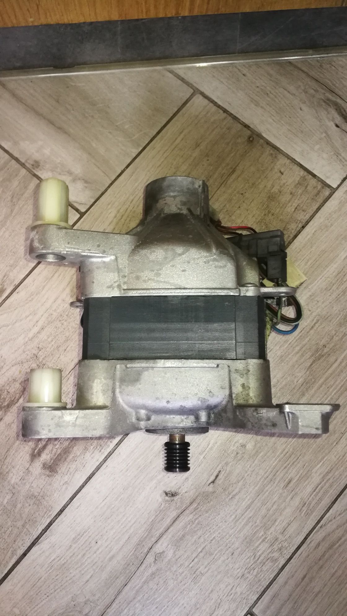 Silnik pralki automatycznej