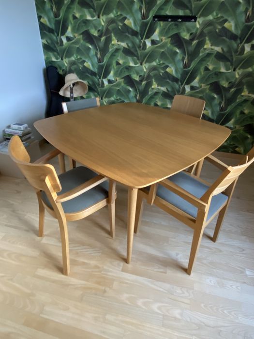 Stół i 4 krzesła FAMEG