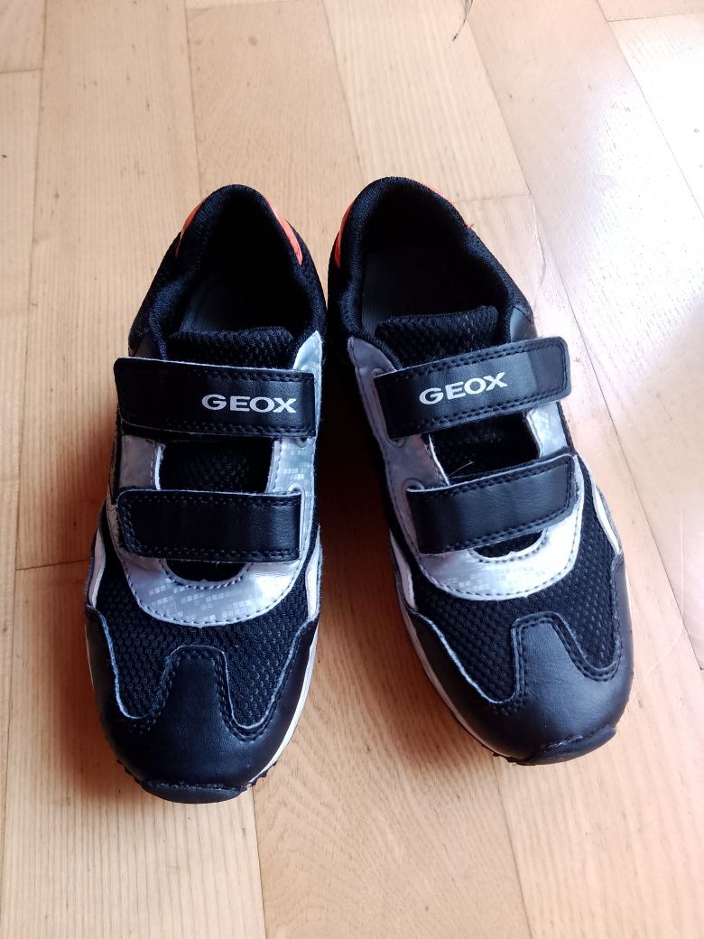 Buty chłopięce marki Geox rozmiar 34