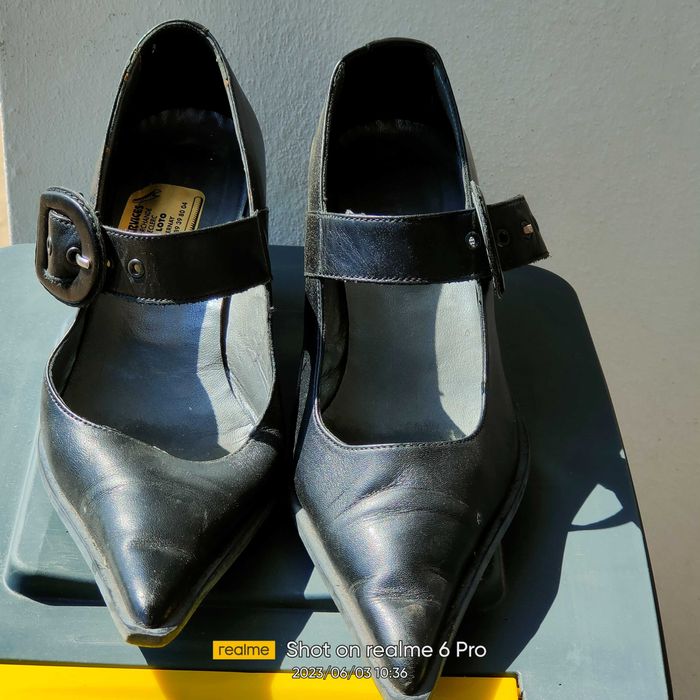 Sapatos usados de senhora