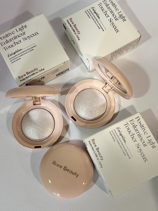 Хайлайтер Rare Beauty Enlighten