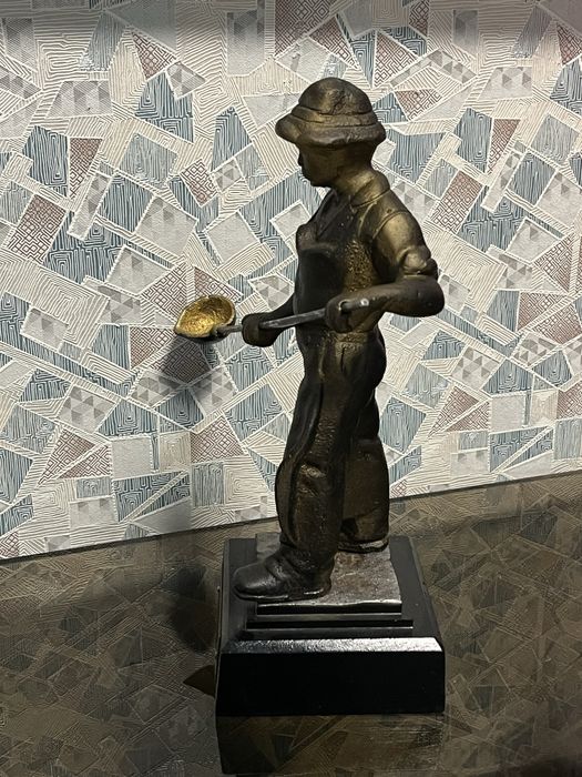 Статуетка Сталевар. Сталевар скульптура