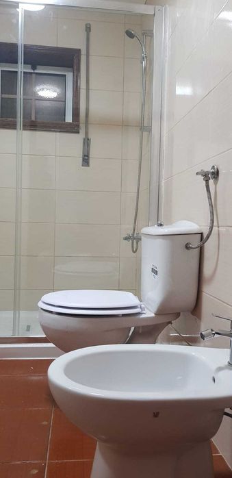 Arrenda-se moradia T2