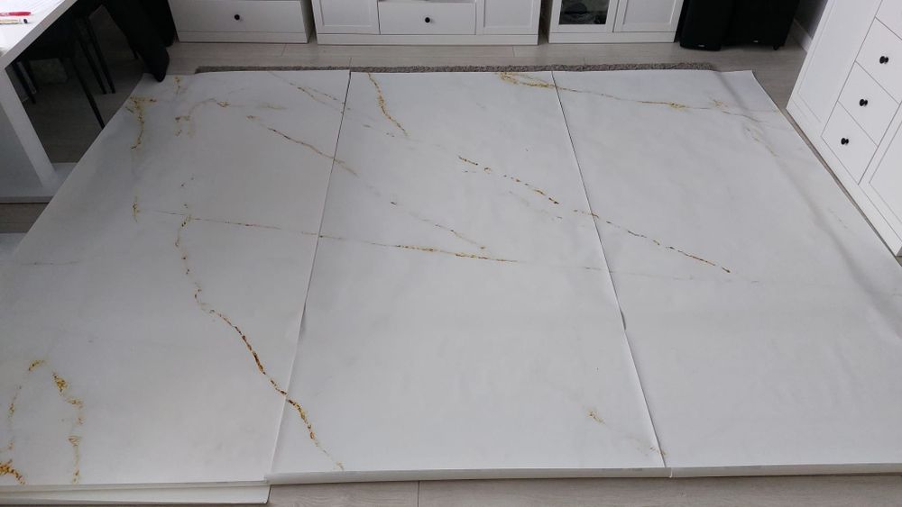 Tapeta winylowa na fizelinie emitująca marmur 2,5/4,5 metra