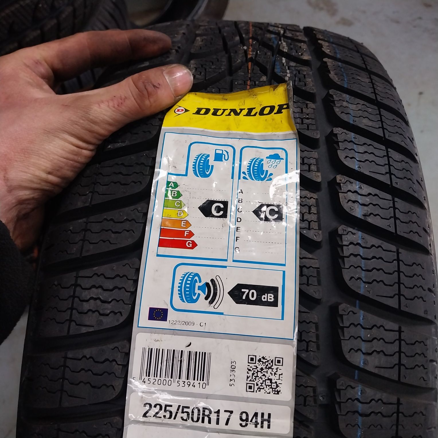 Opona Zimowa  Dunlop SP Winter Sport 4D  225/50R17 94H