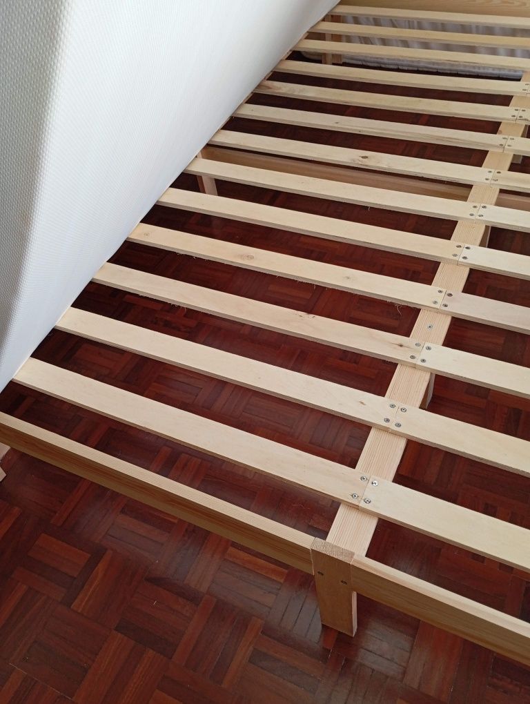 Cama vidaXL em madeira