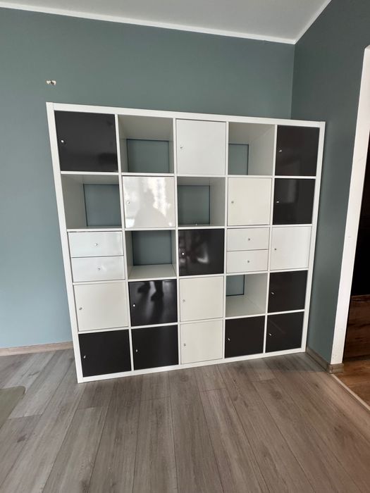 Regał IKEA KALLAX z wkładami
