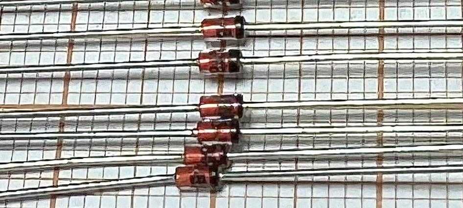 Dioda ostrzowa BAT85 Schottky'ego Planarna [082]UK cena 25 sztuk