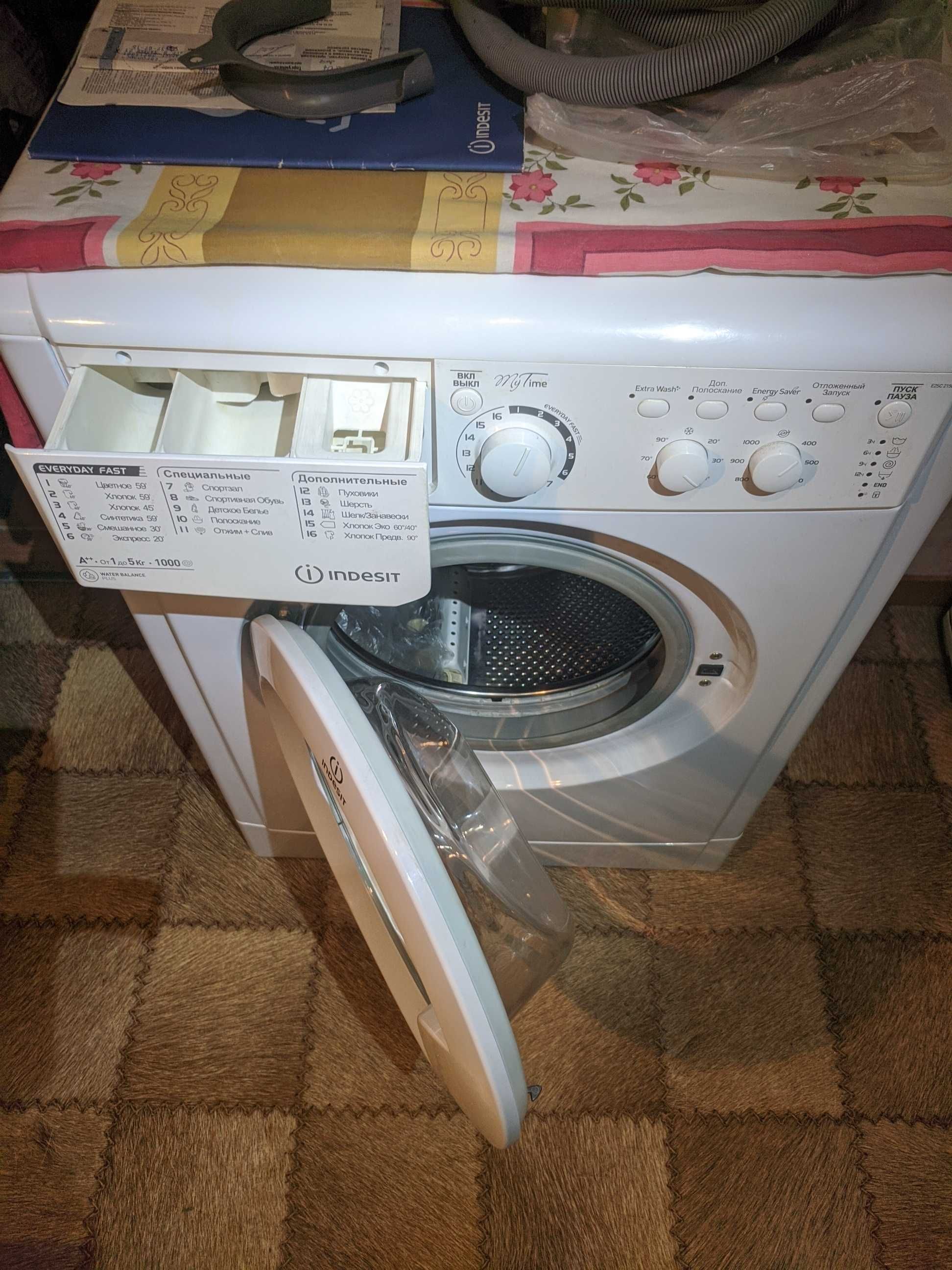 Продам пральну машину Индезит вузька /40см/