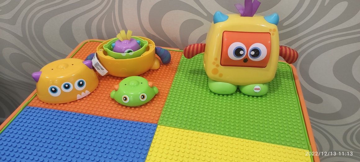 Игрушки Fisher price, Монстры пирамидка и эмоции