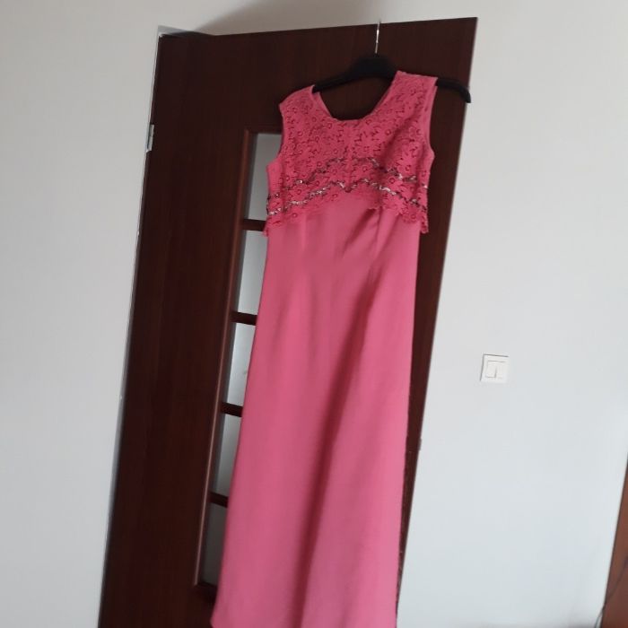 Długa sukienka różowa ze zdobieniami