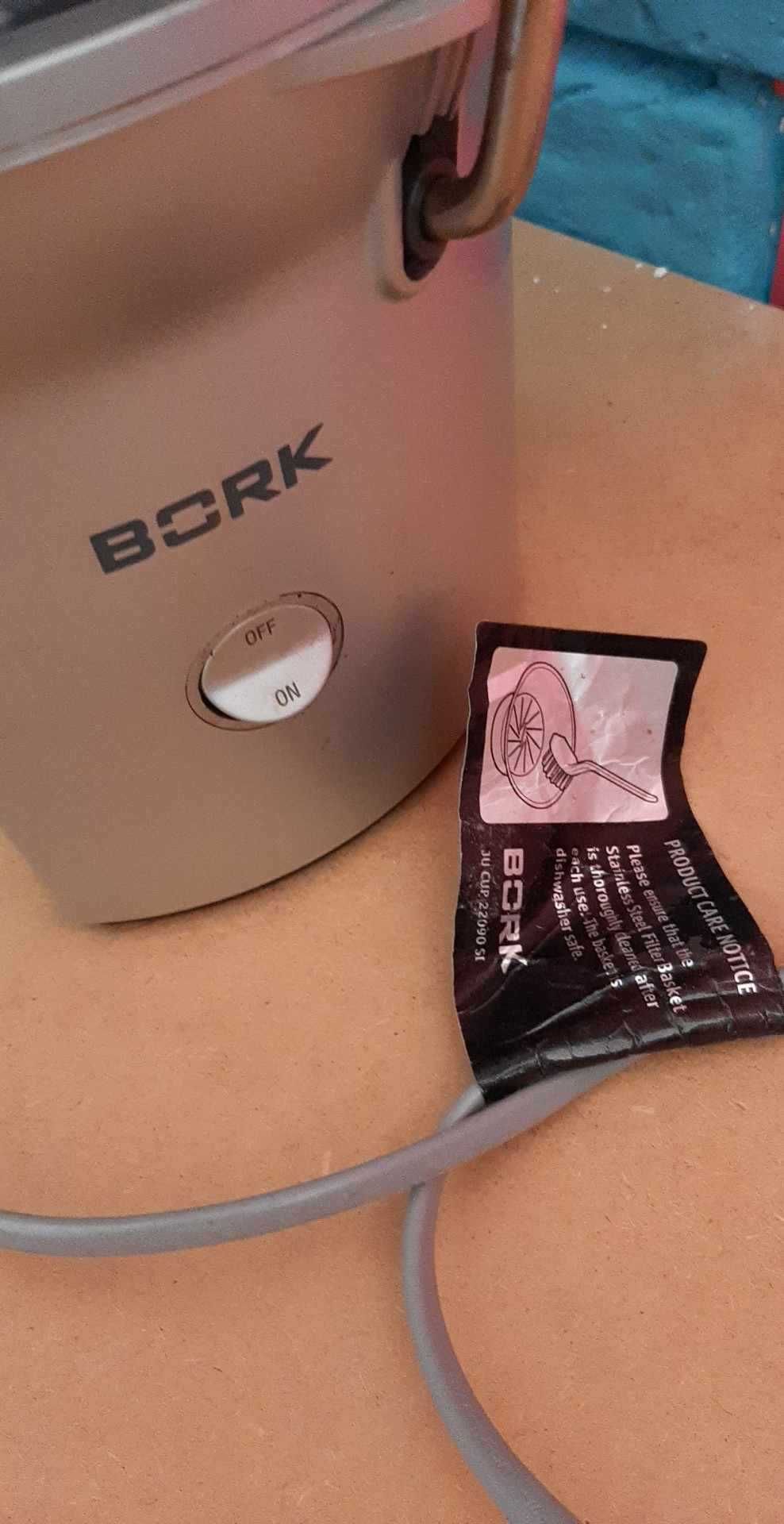 Wyciskarka- sokowirówka do soku Bork JU CUP 22090 SI