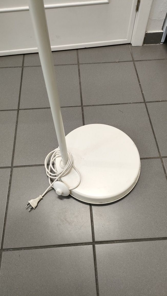 Candeeiro de pé branco