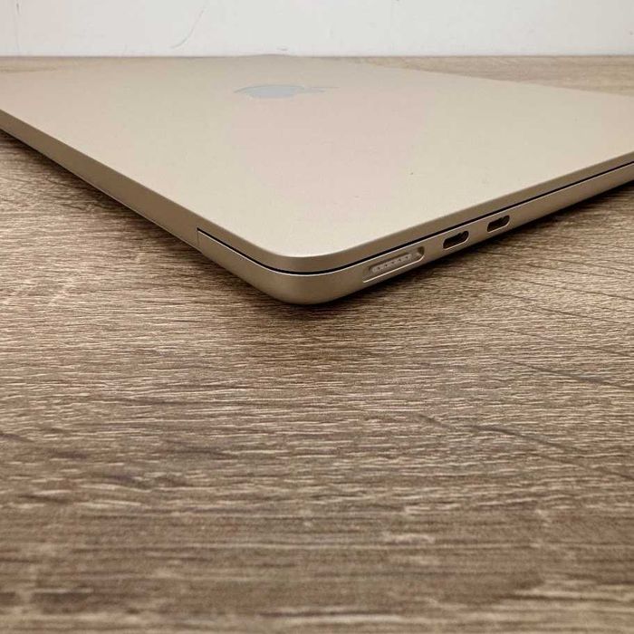 Macbook Air 13" 2025 M4 / 16Gb / SSD 256Gb акб:100% (код: M0809)