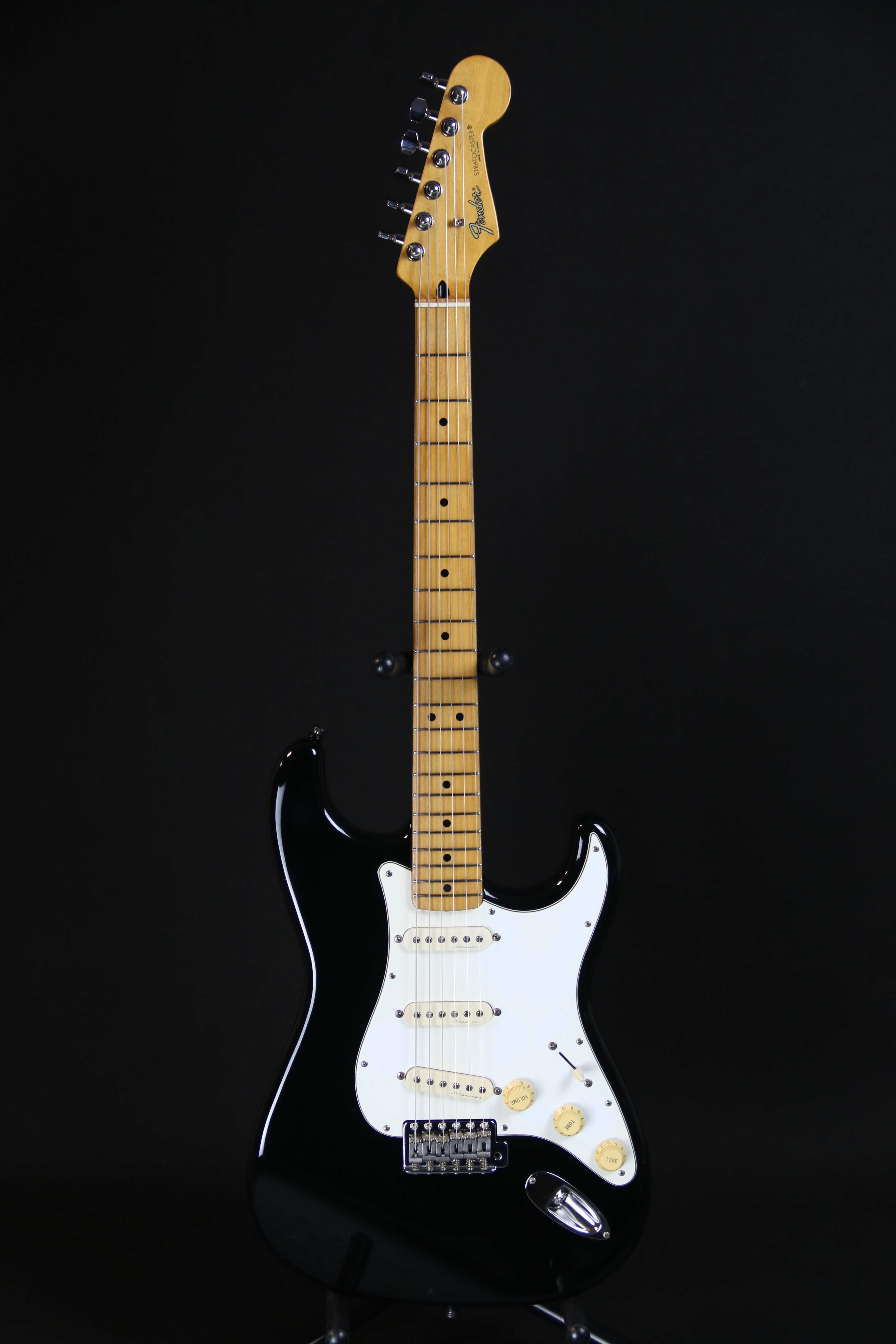 Fender  Stratocaster STD Black Japan -  Pickupy Fender Noiseless Strat