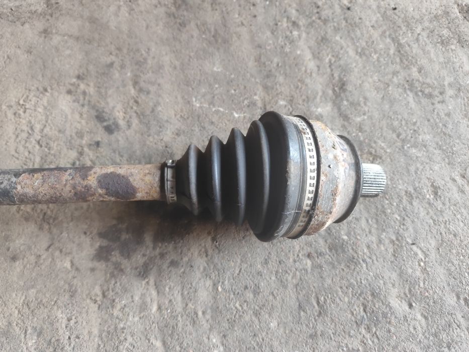 VW T4 1.9 TD półoś prawa poloska