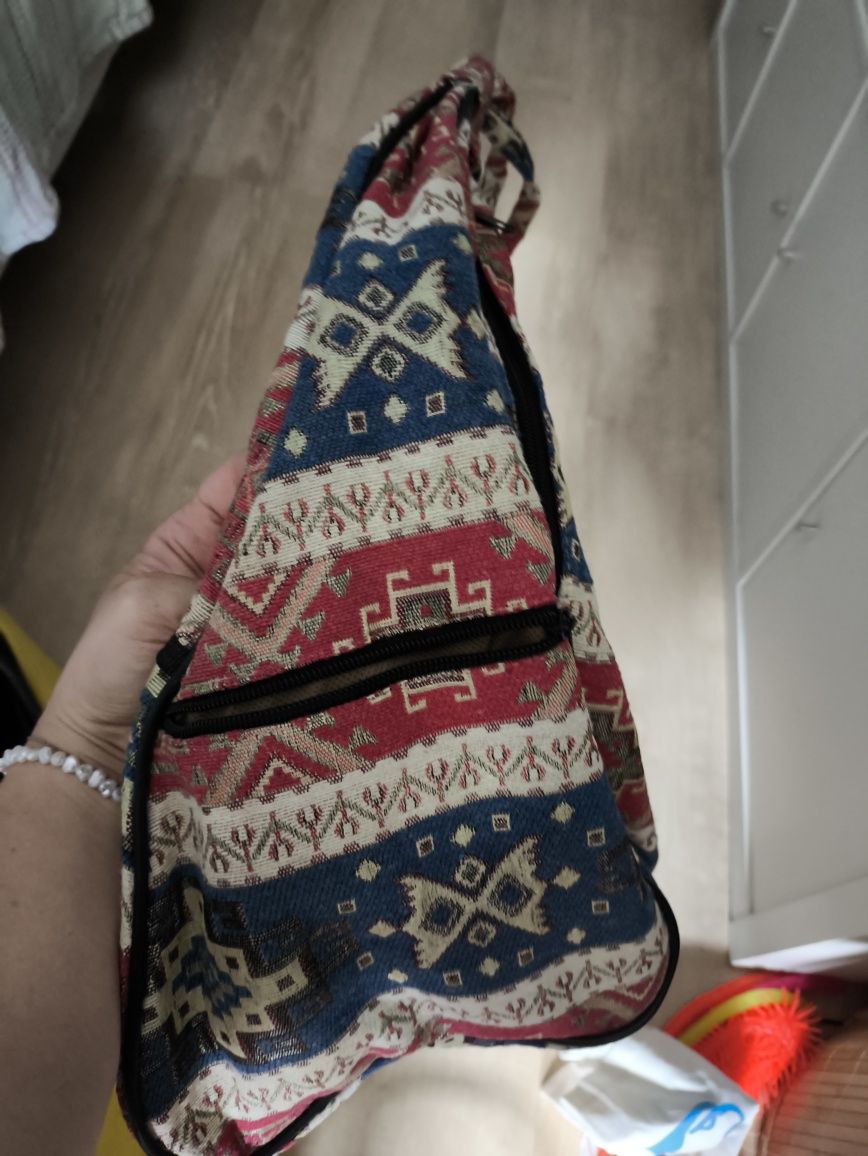 Mala grande e mochila tipo hippie