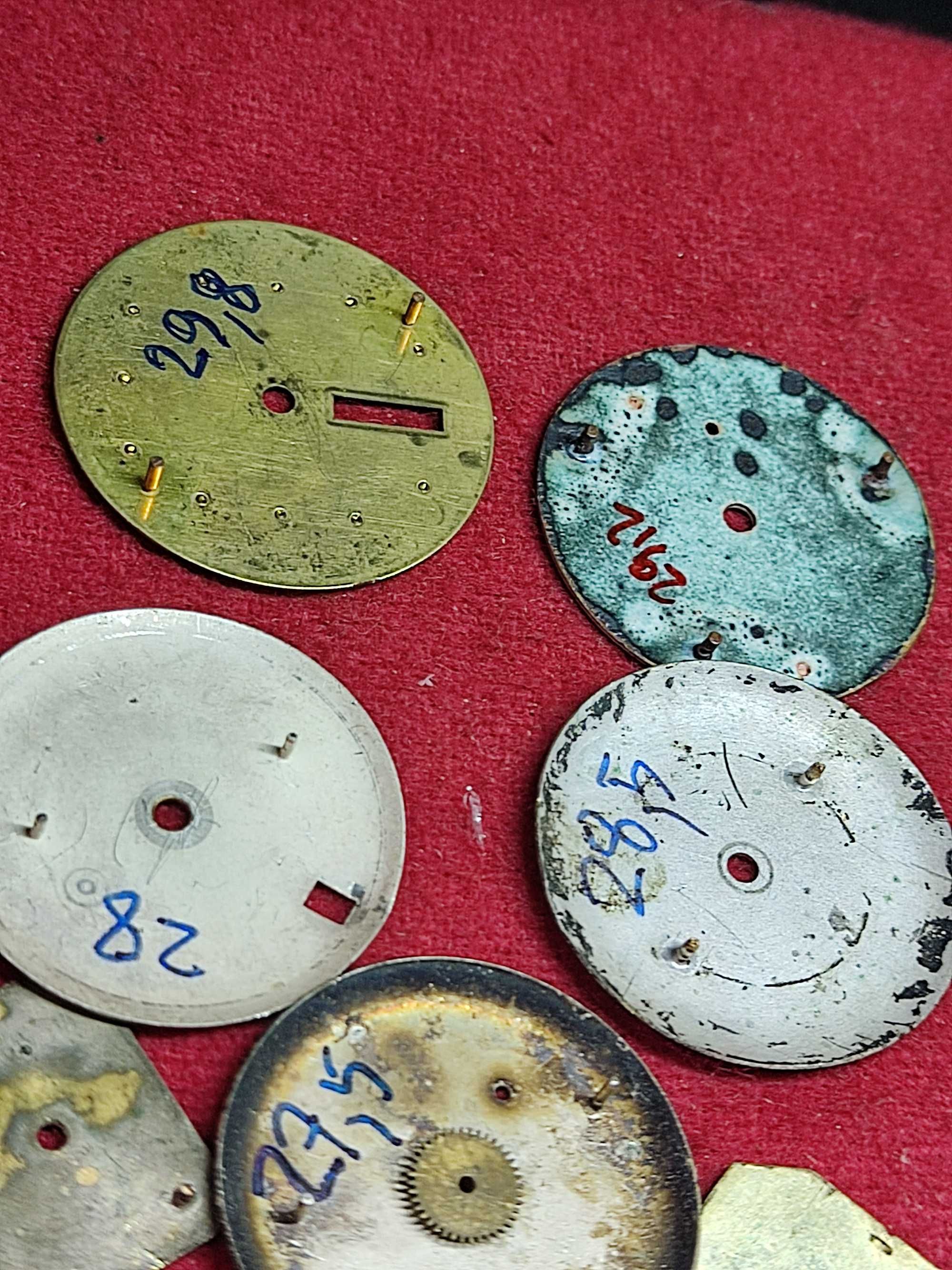Lote de mostradores de relogio de pulso, 556
