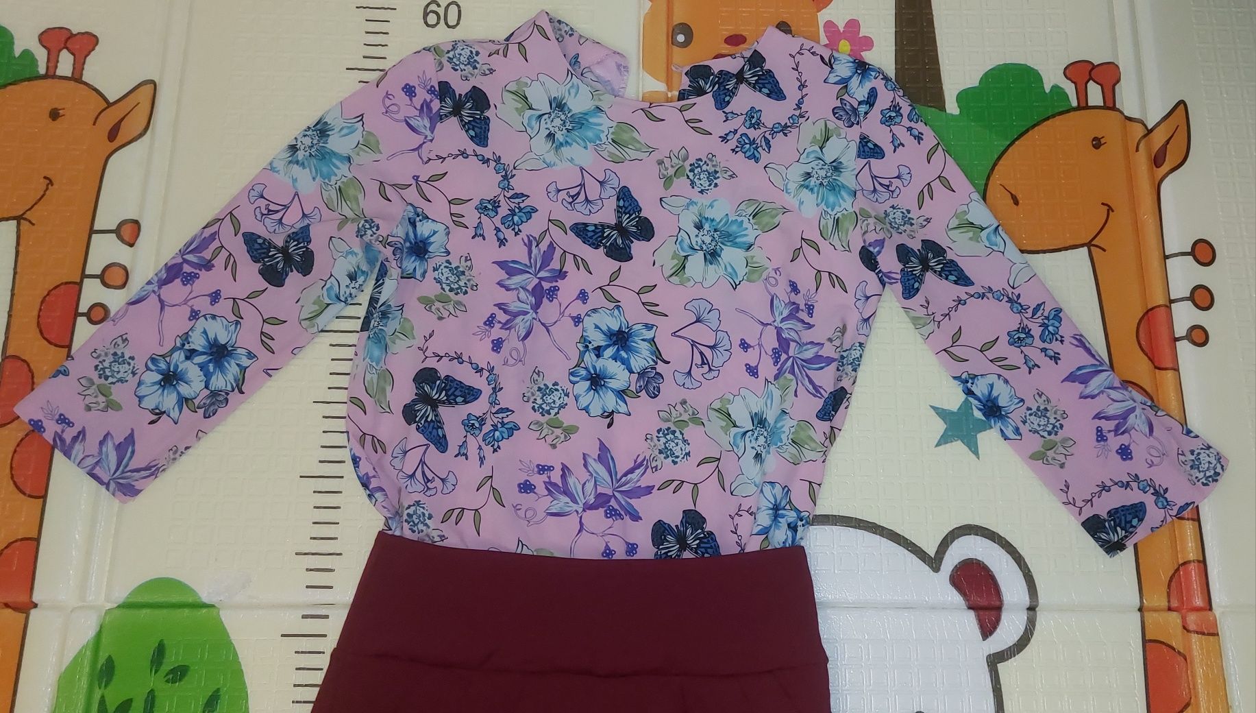 Блуза і юбка зшиті в розмірі S.