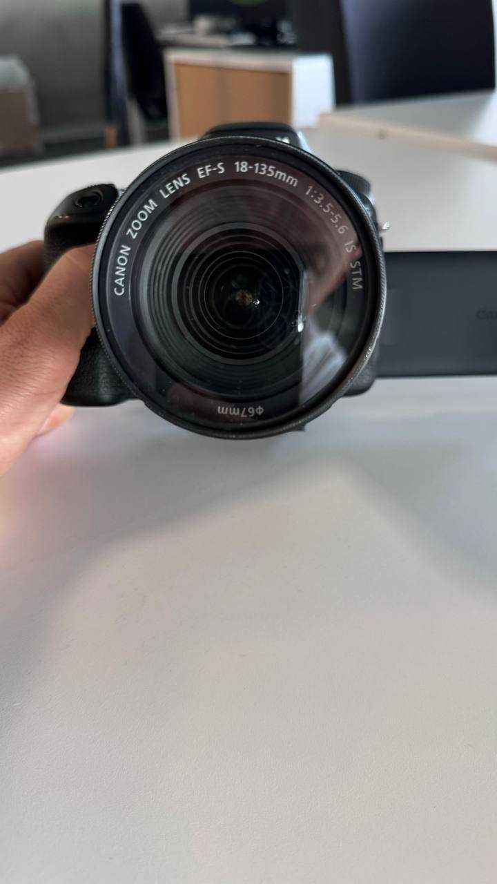 zestaw sprzętu fotograficznego Canon