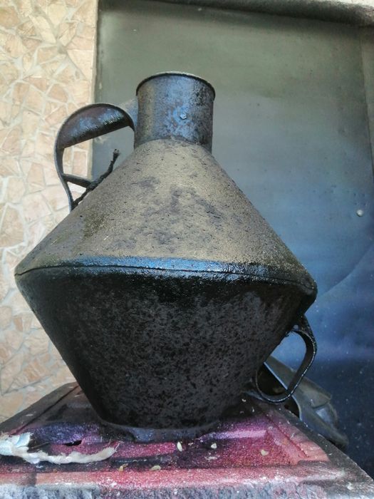 Bilha antiga em chapa