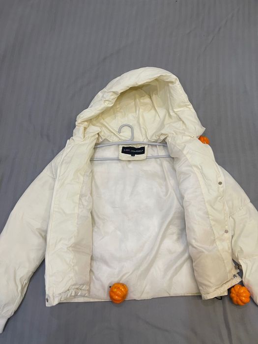 Продам куртку молочно- білого кольру