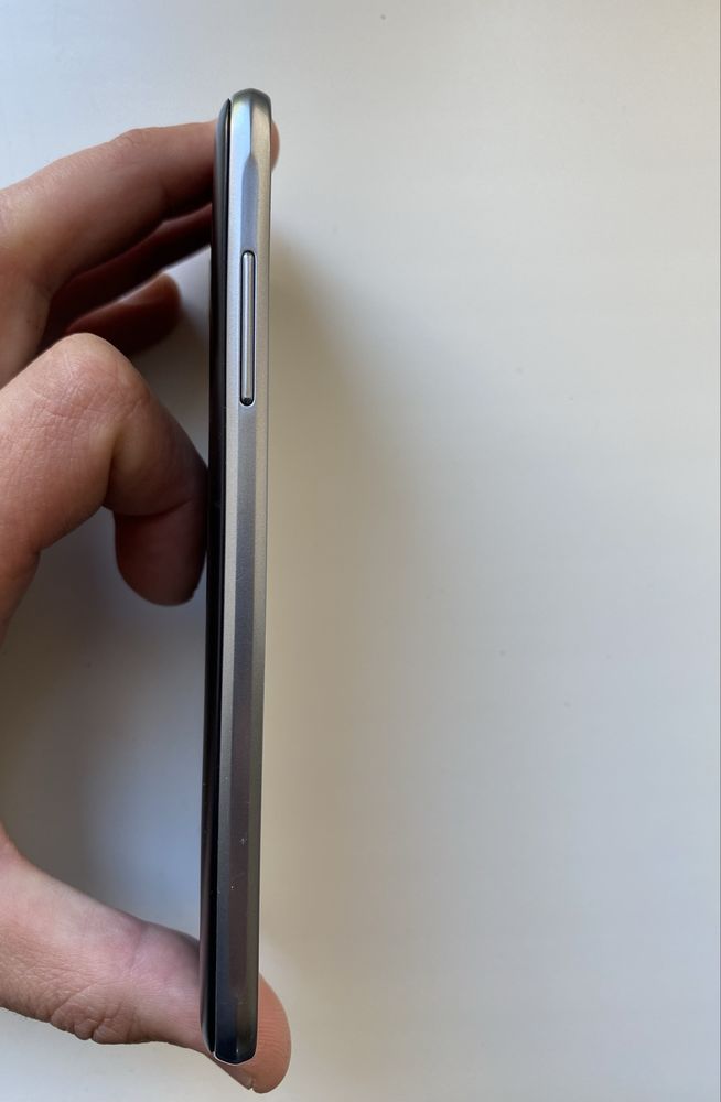Мобильний телефон Samsung J3 (SM-J320H) Duos Орігинал.