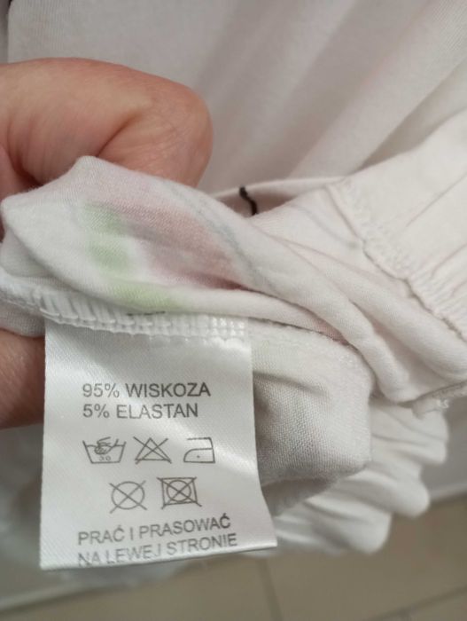 Śliczna biała bluzka, dzianina, aplikacja latawce. Solar