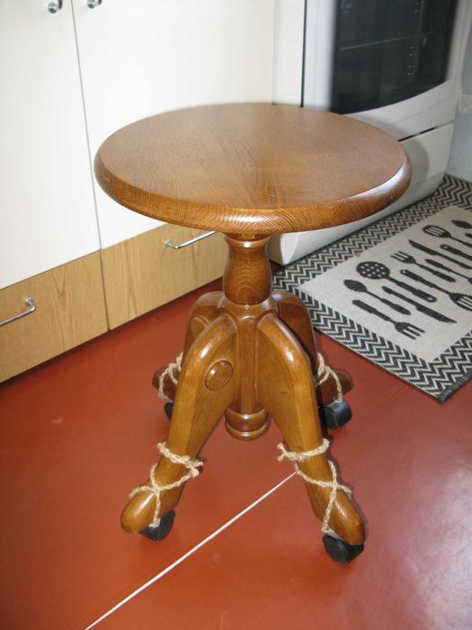 Продается Вазон для цветов или декоративных деревьев.