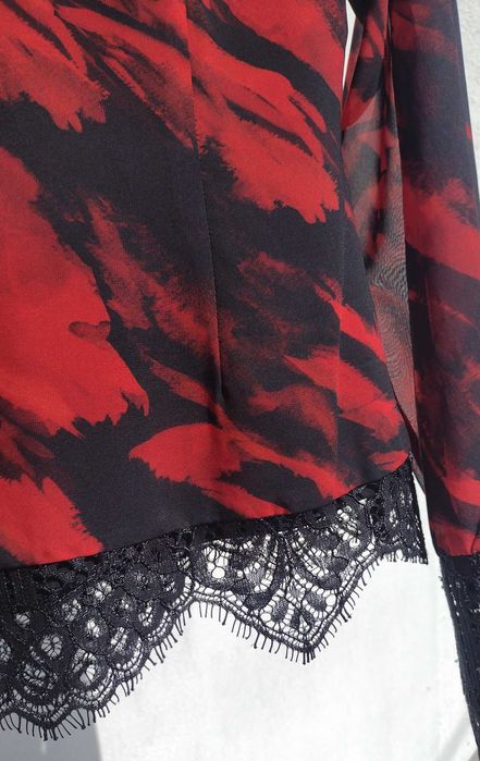 Шикарная блуза с кружевом чёрная с красным Guess Marciano S M