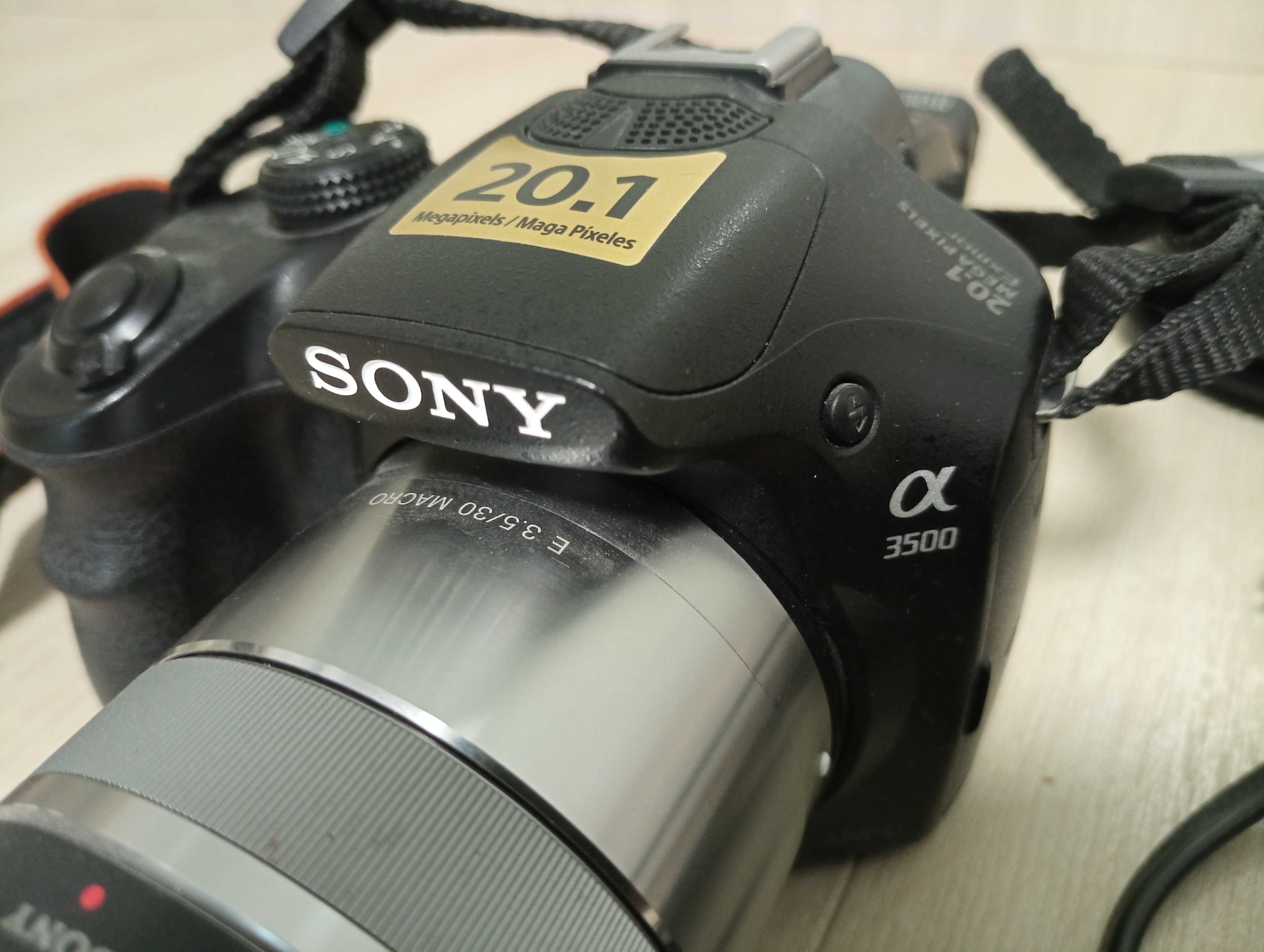 Фотоапарат беззеркальний Sony Alpha 3500 з макро, 2 спалахи, акум.