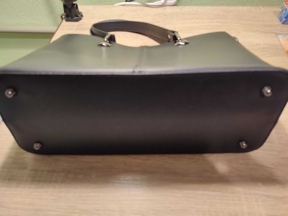 Сумка жіноча шкіряна тоут середня Regina Notte Tote 1651 Чорна