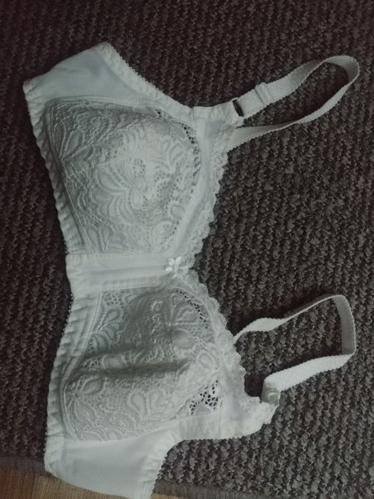 Biały biustonosz 75B