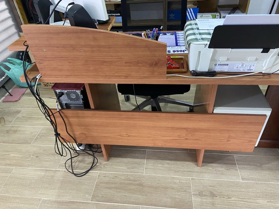 Secretaria como nova tem pouco uso