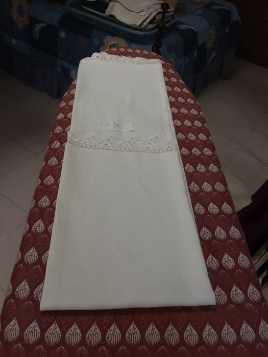 Toalha em linho com renda croché  medidas na foto