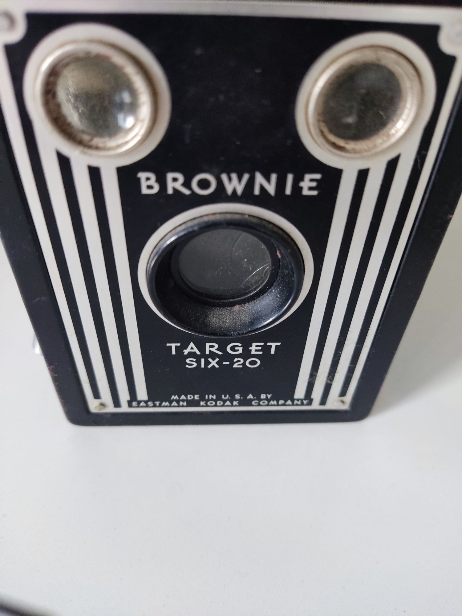 Máquina fotográfica kodac brownie  preta anos 50
Não sabemos se funcio