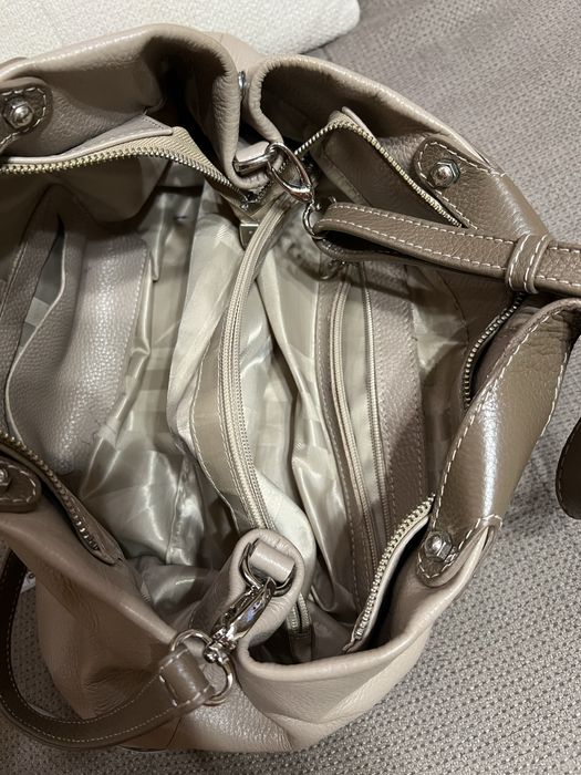 Женская кожаная мягкая сумка бежево-коричневого цвета