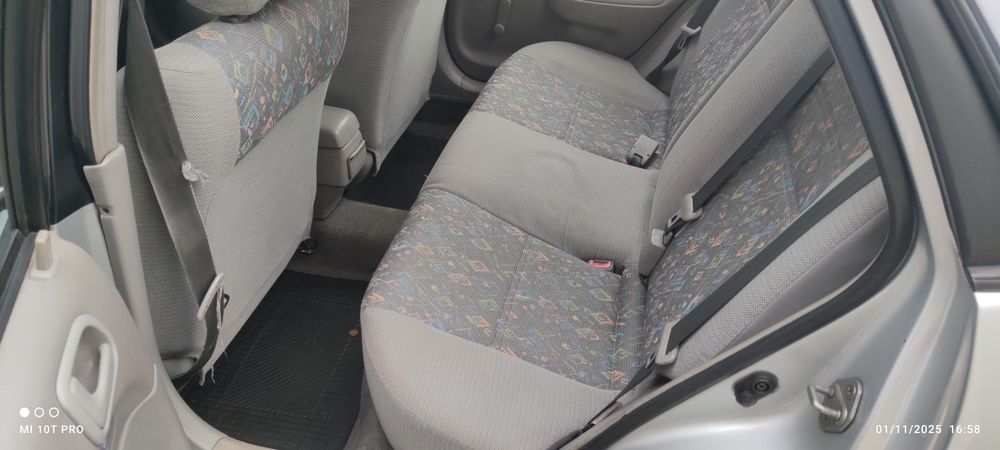 Toyota Corolla terra ano 1998,com 31650 km bem estimado.