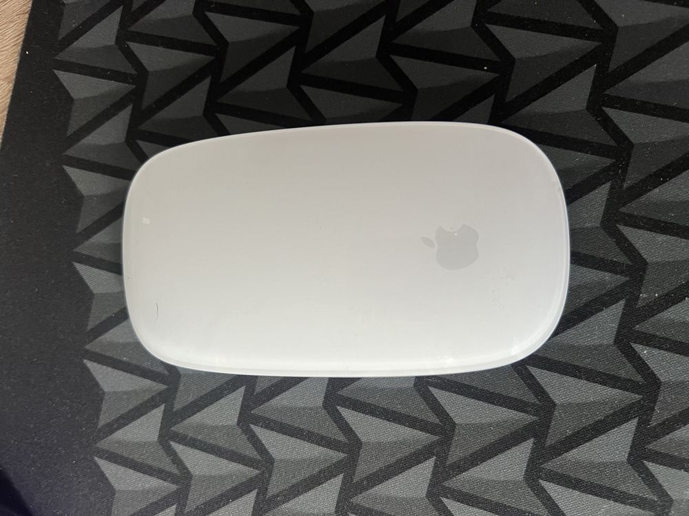 Ipados 18 Apple com teclado e rato da Aplle
