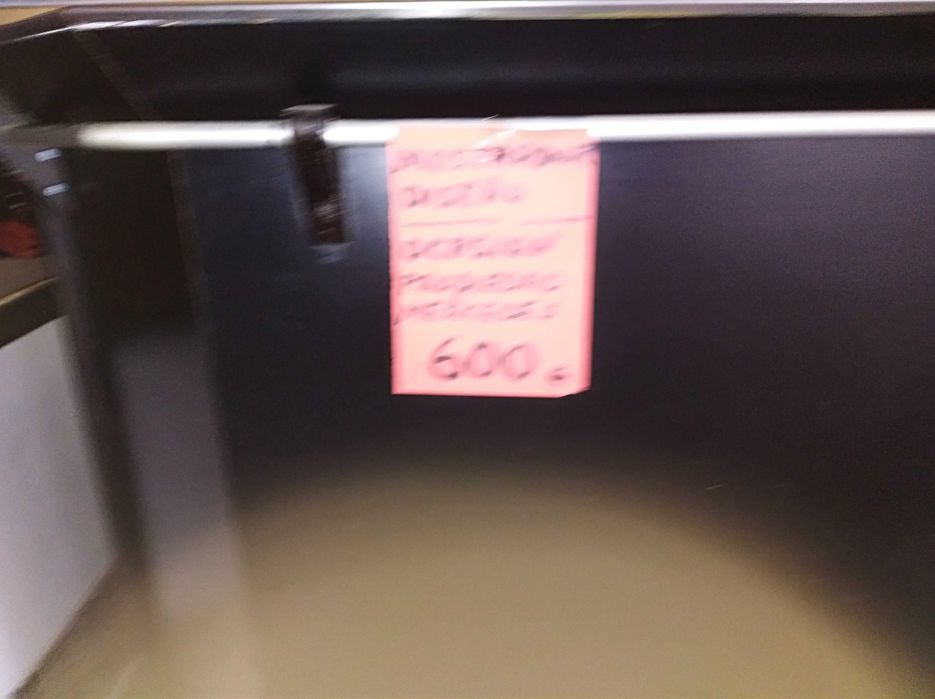 Vitrine e móveis de apoio complementares