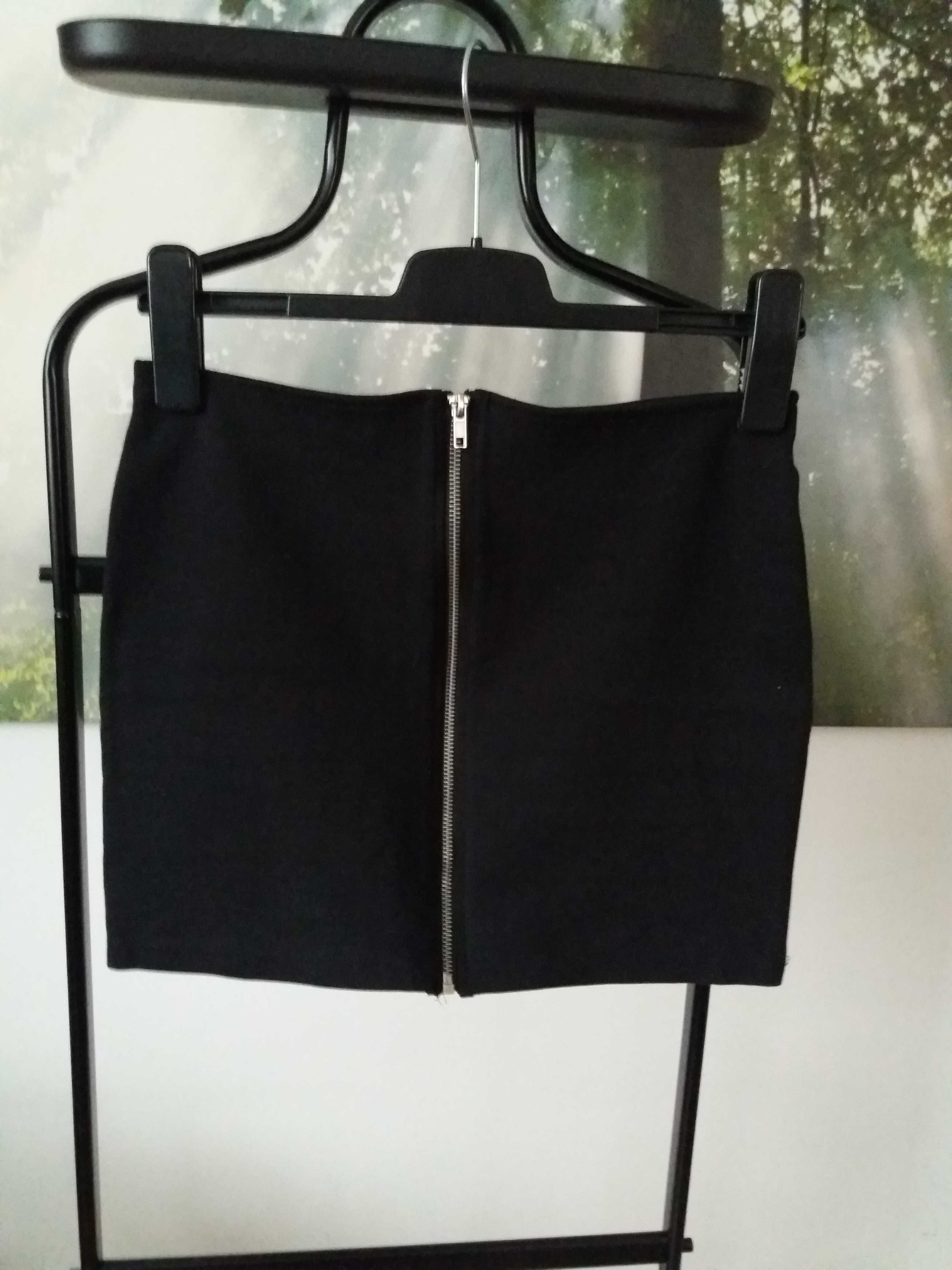 czarna mini spódnica tuba z zamkiem