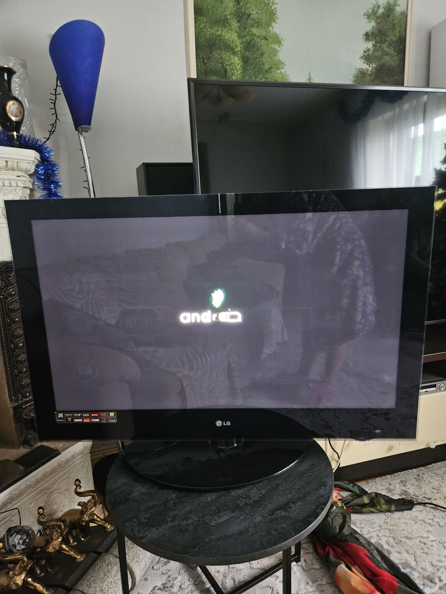Продам телевизор LG 42"