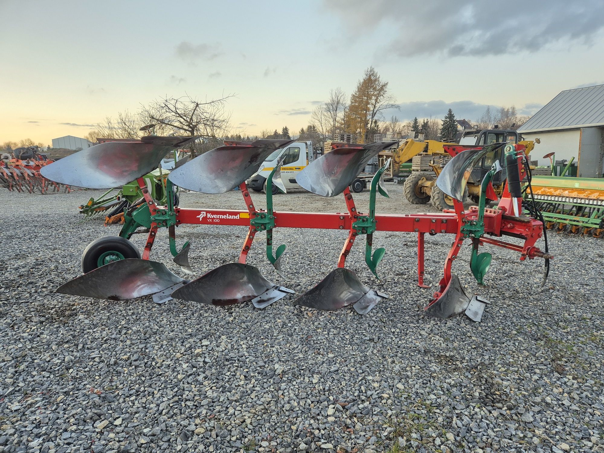 Kverneland  VX 100 liniowanie 4 skibowy Przedpłużki kukurydziane  Vd