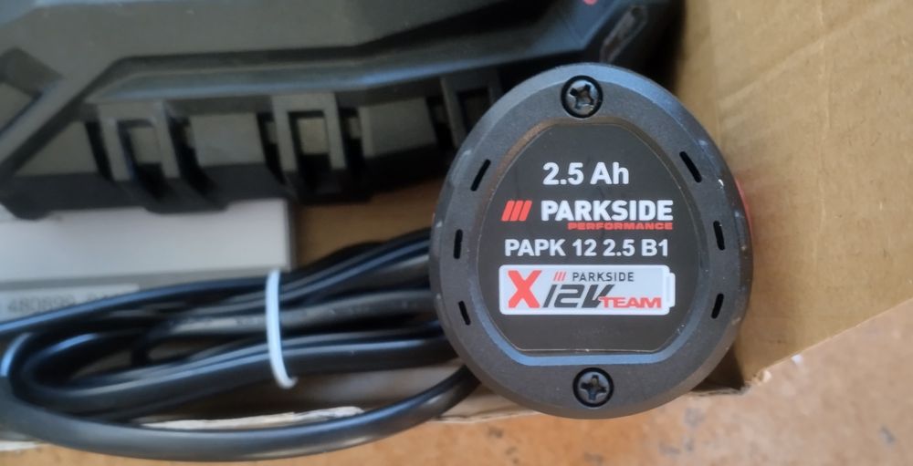 Carregador 6A e bateria 2,5 Ah Parkside Performance 12V
