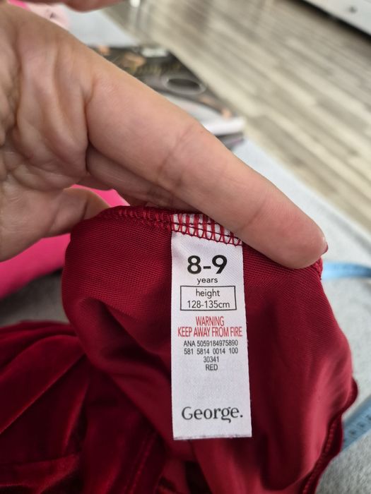 Sukienka 128 welurowa czerwona