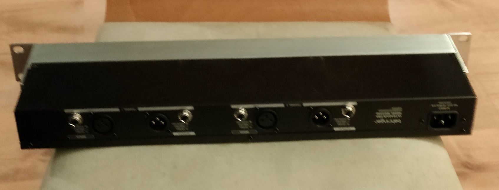 Ultragain Pro MIC 2200 Behringer