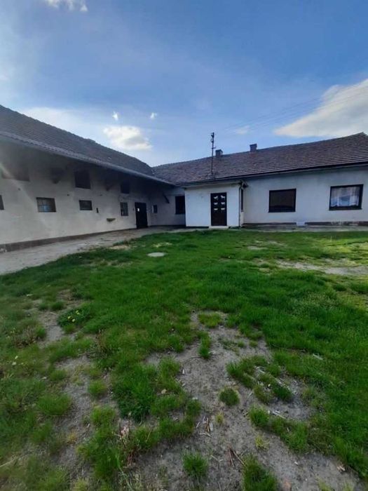 Dom jednorodzinny z zabudowaniami gospodarczymi, gospodarstwo