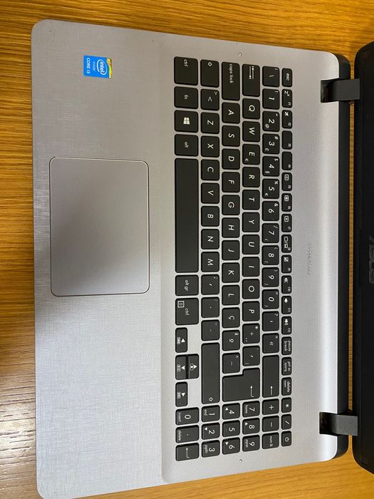 Portátil cinzento da ASUS