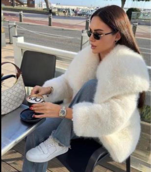 Біла шубка від бренду zara